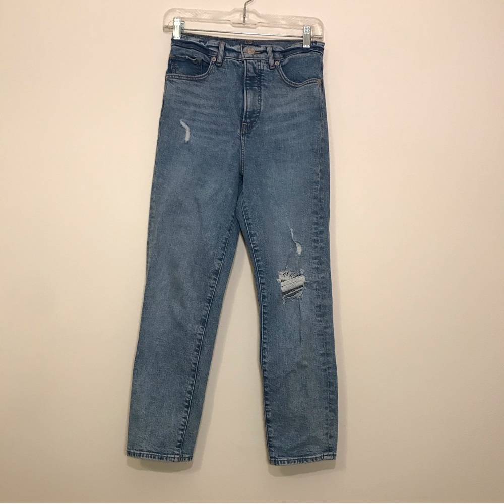 Express Mom Jean Super High Rise Size 2 Light Wash Distressed Denim - Picture 2 of 12